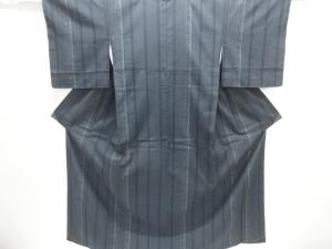 未使用品　縞に唐草模様織り出し本場結城紬100亀甲着物(石下)